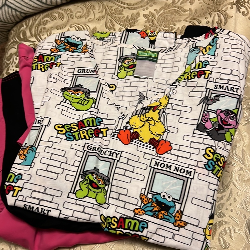 Scrub top - Picture 2 of 4